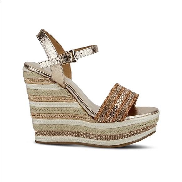 Shimmery pair of heels - Picture 2 of 4